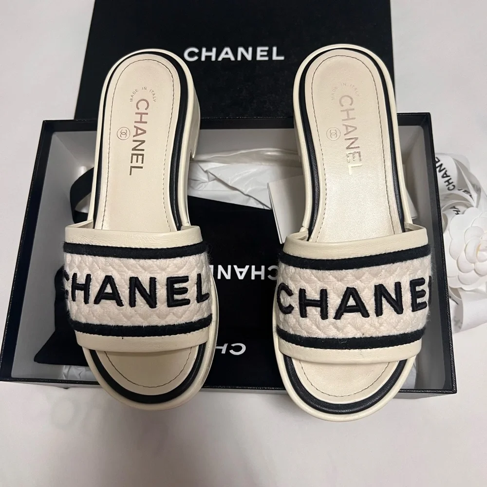 I Am Selling Chanel sleepers, if your correct size is 7,5 so you can buy it ) - Picture 4 of 9